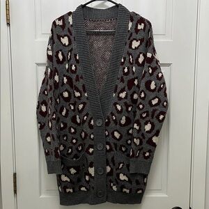 Evereve Oversized Leopard Print Cardigan in Gray and Burgundy - Size XL